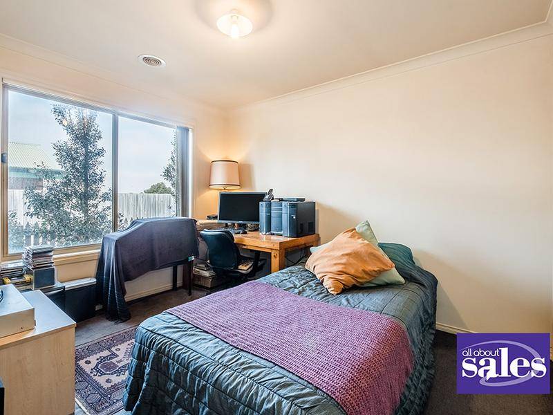 12 McClenaghan Place, Pakenham - Thumbnail 2