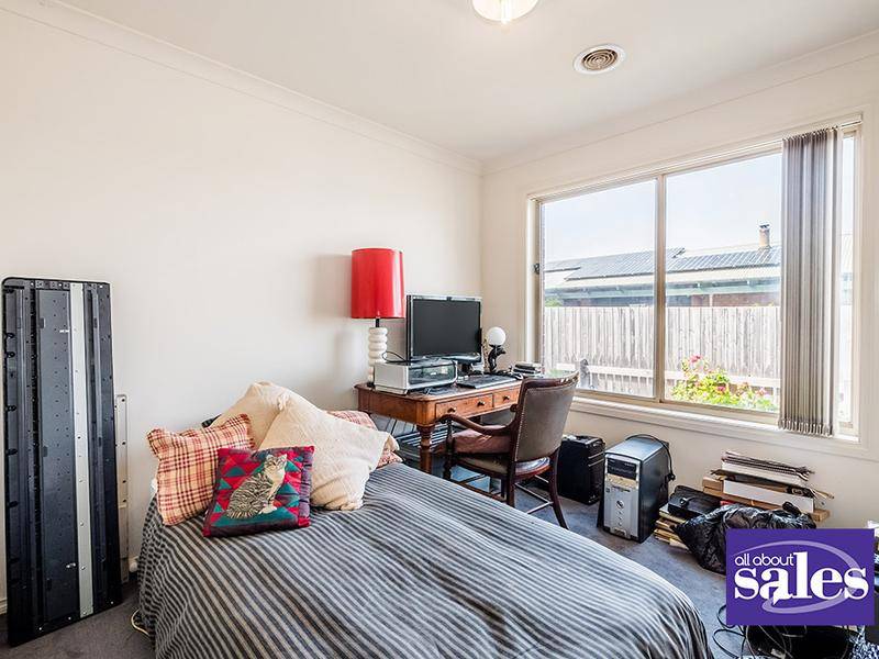 12 McClenaghan Place, Pakenham - Thumbnail 3