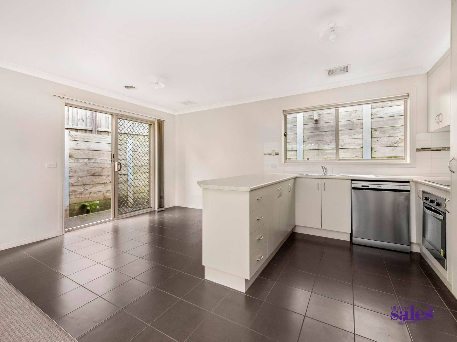 12 McClenaghan Place, Pakenham - Thumbnail 5