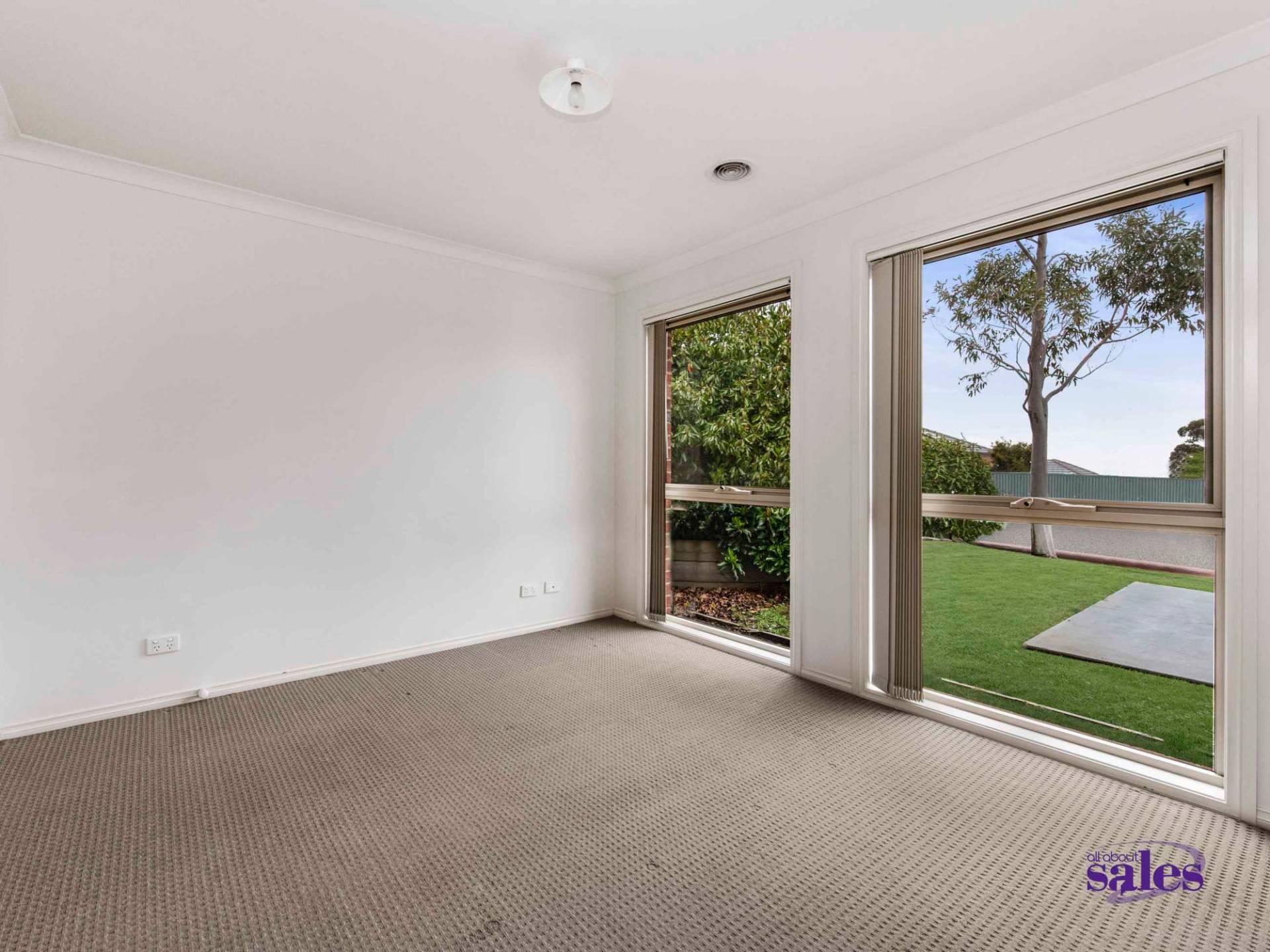 12 McClenaghan Place, Pakenham - Thumbnail 2