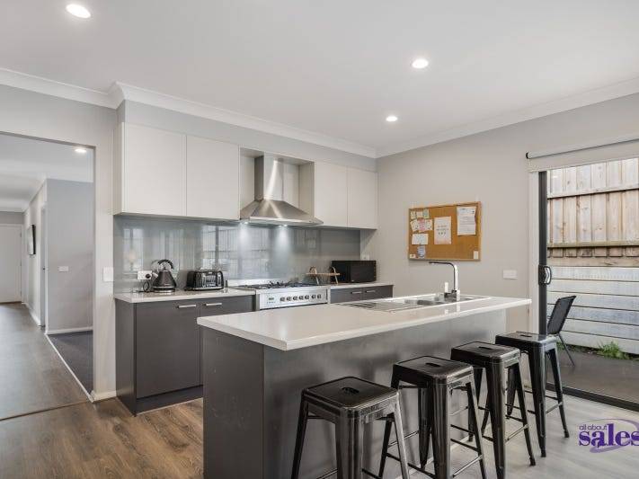 8 Greenbank Drive, Pakenham VIC 3810, Pakenham - Thumbnail 6