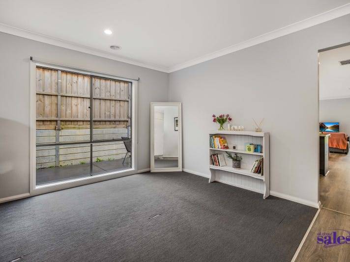 8 Greenbank Drive, Pakenham VIC 3810, Pakenham - Thumbnail 4