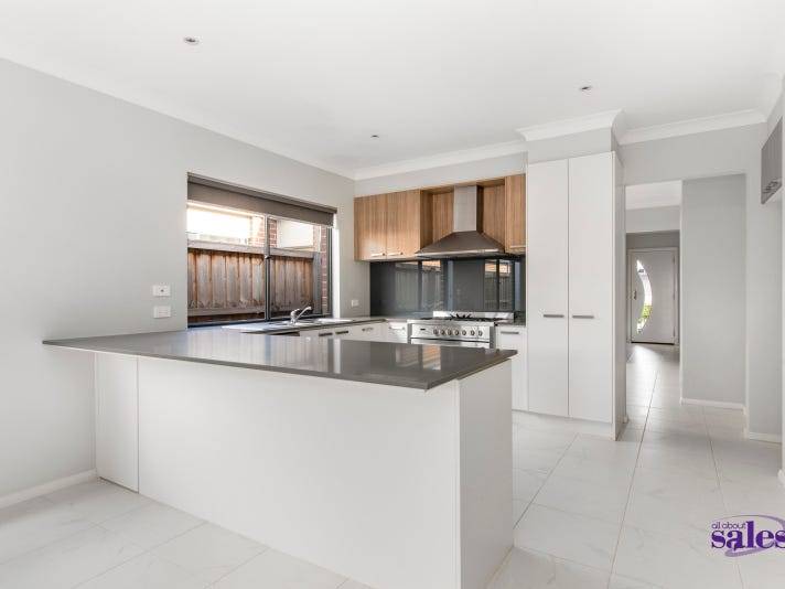 30 Maywood Street, Pakenham VIC 3810, Pakenham - Thumbnail 2