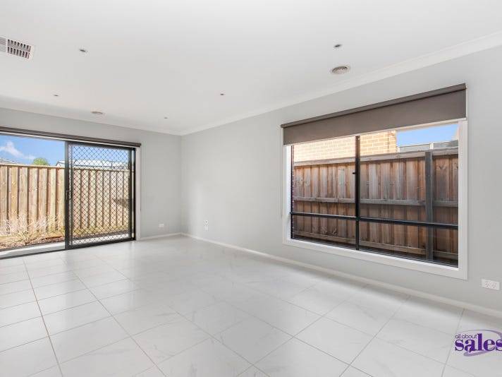 30 Maywood Street, Pakenham VIC 3810, Pakenham - Thumbnail 4