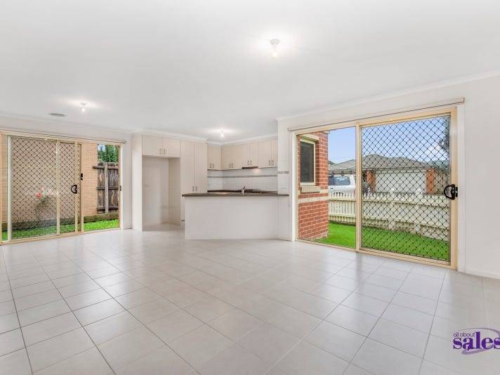 60 Melissa Way, Pakenham VIC 3810, Pakenham - Thumbnail 2