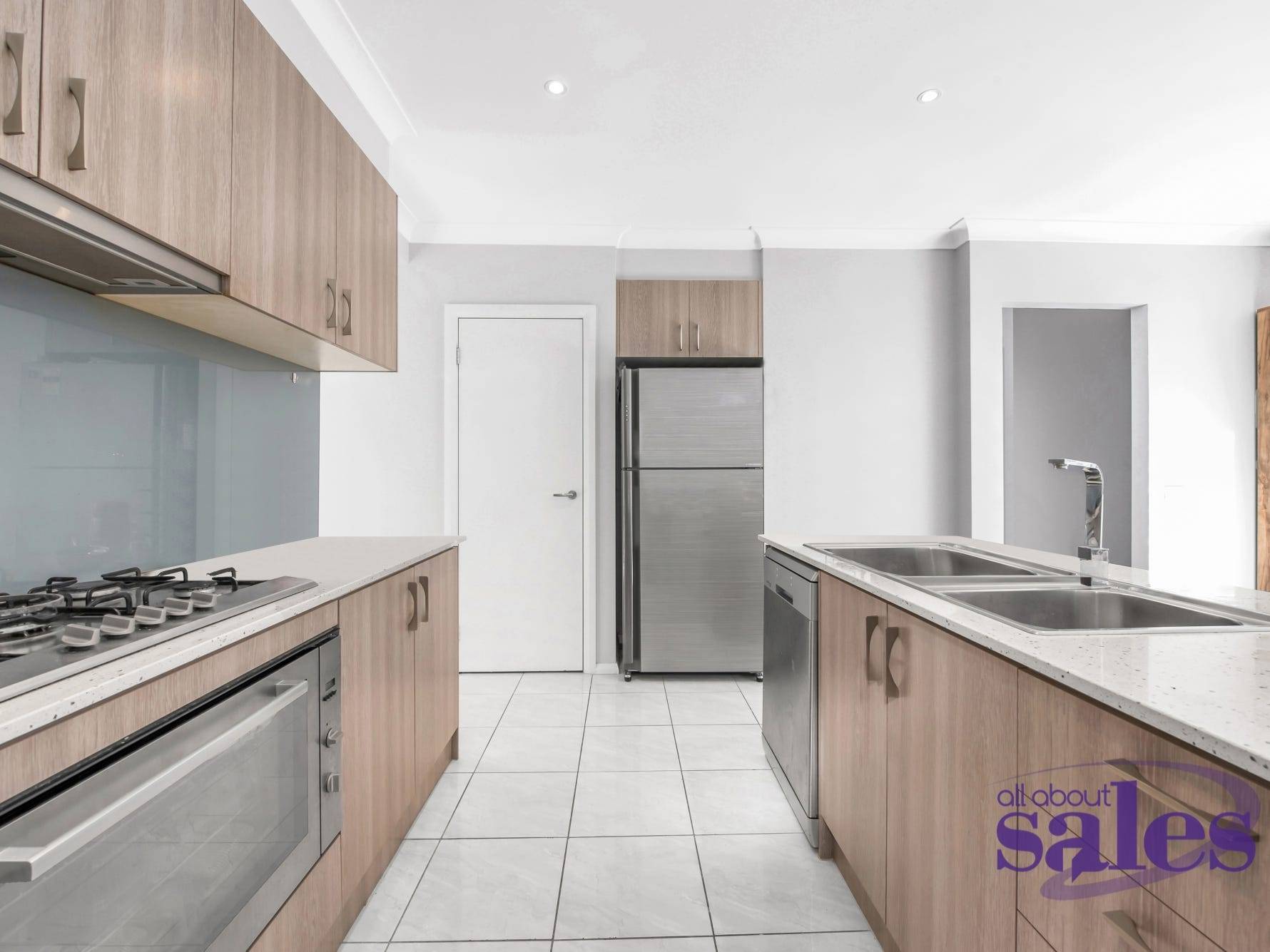 10 Lotus Street, Pakenham VIC 3810, Pakenham - Thumbnail 2