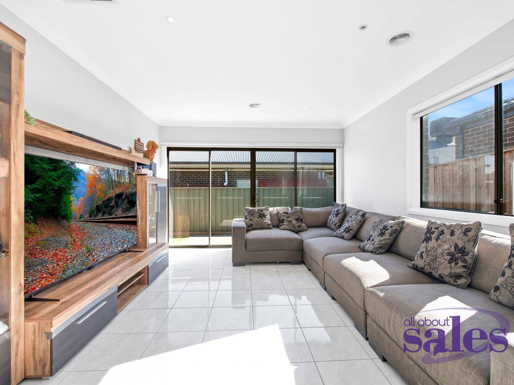 10 Lotus Street, Pakenham VIC 3810, Pakenham - Thumbnail 4