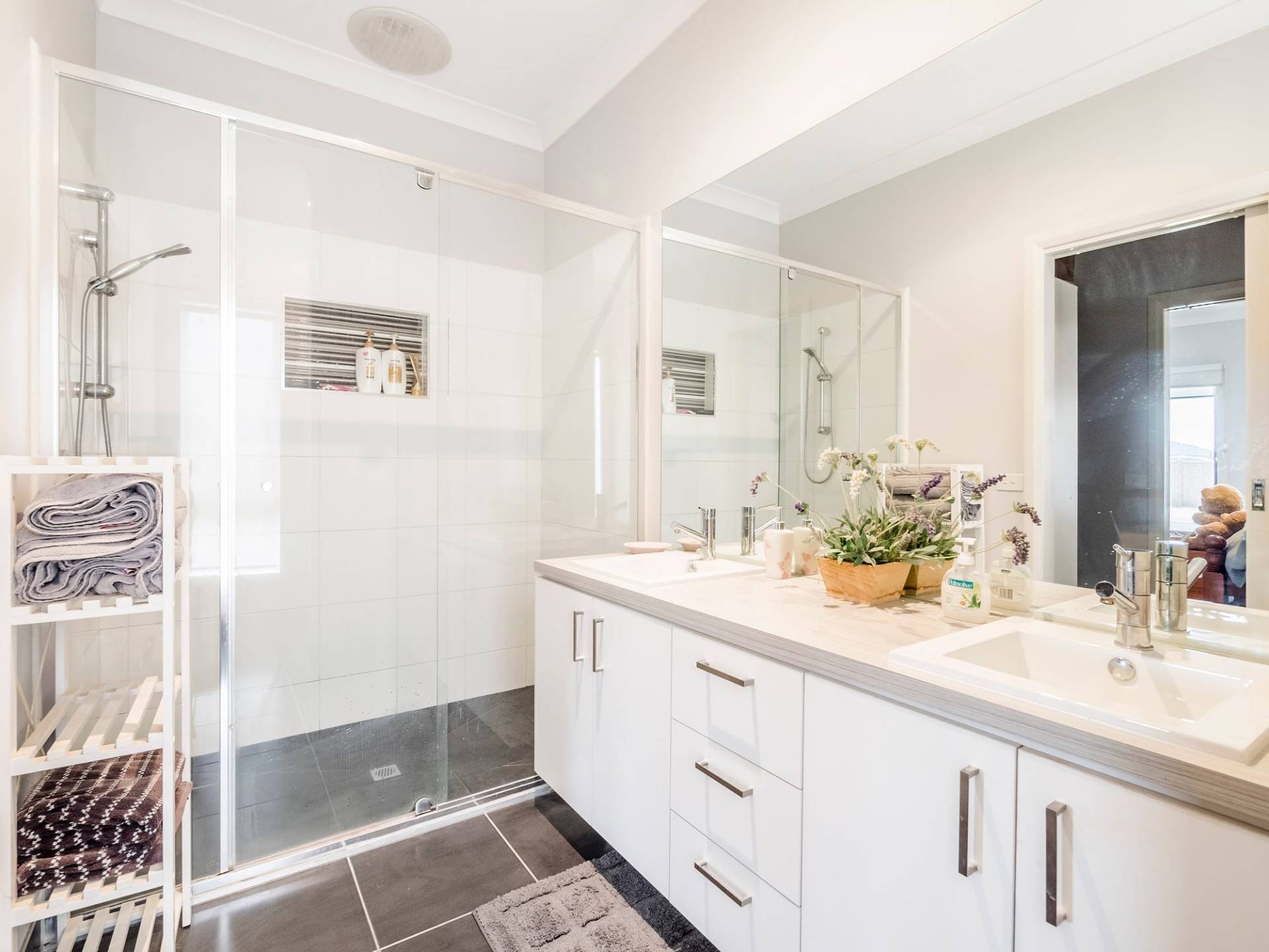 4 Esk Street, Clyde North VIC 3978, Clyde North - Thumbnail 4