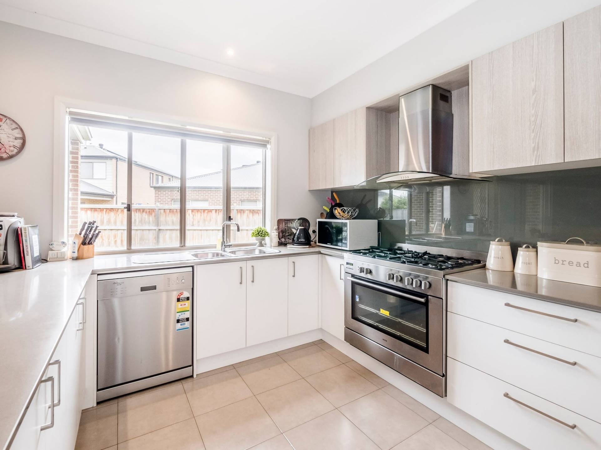 4 Esk Street, Clyde North VIC 3978, Clyde North - Thumbnail 2