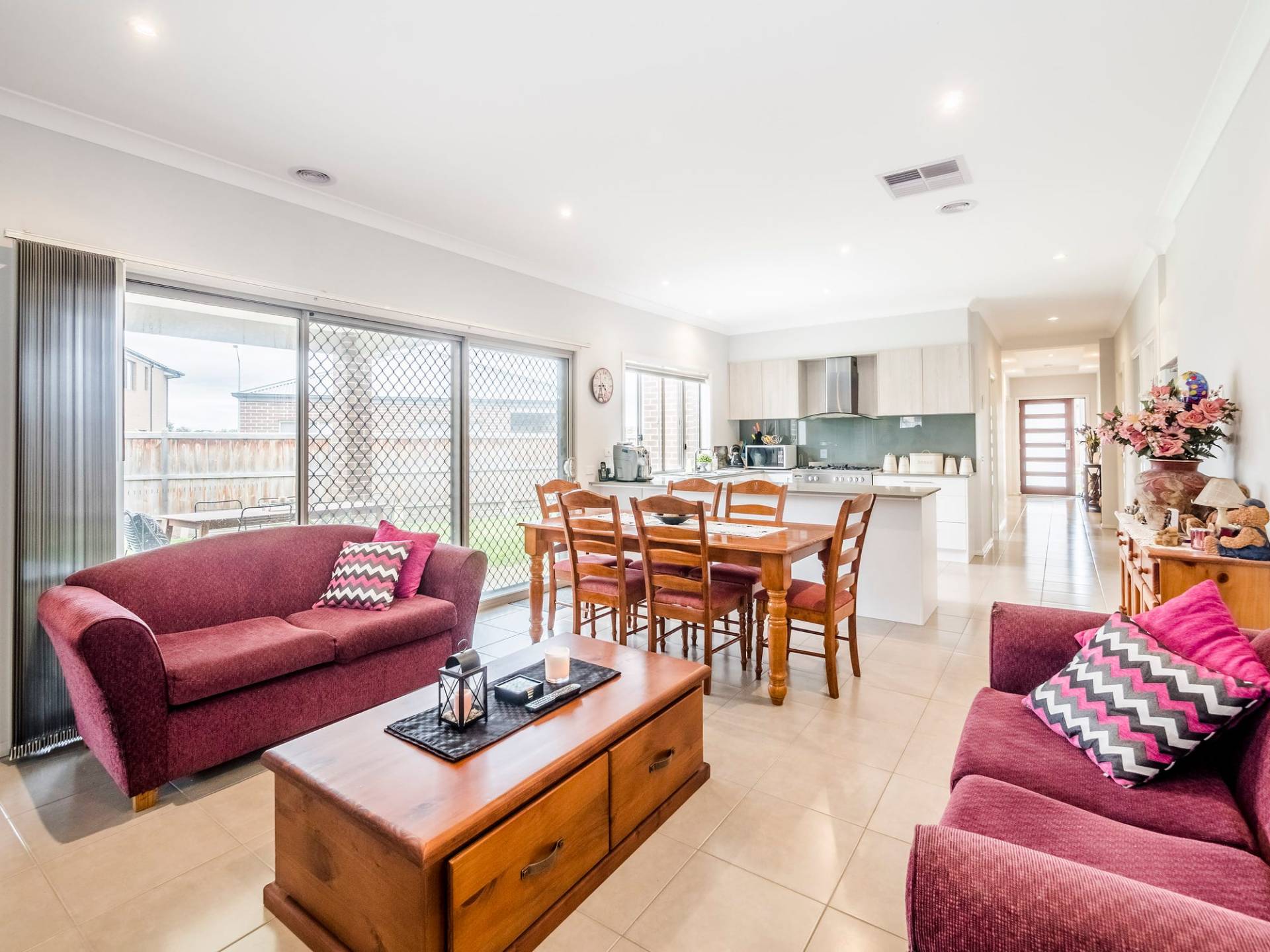4 Esk Street, Clyde North VIC 3978, Clyde North - Thumbnail 3