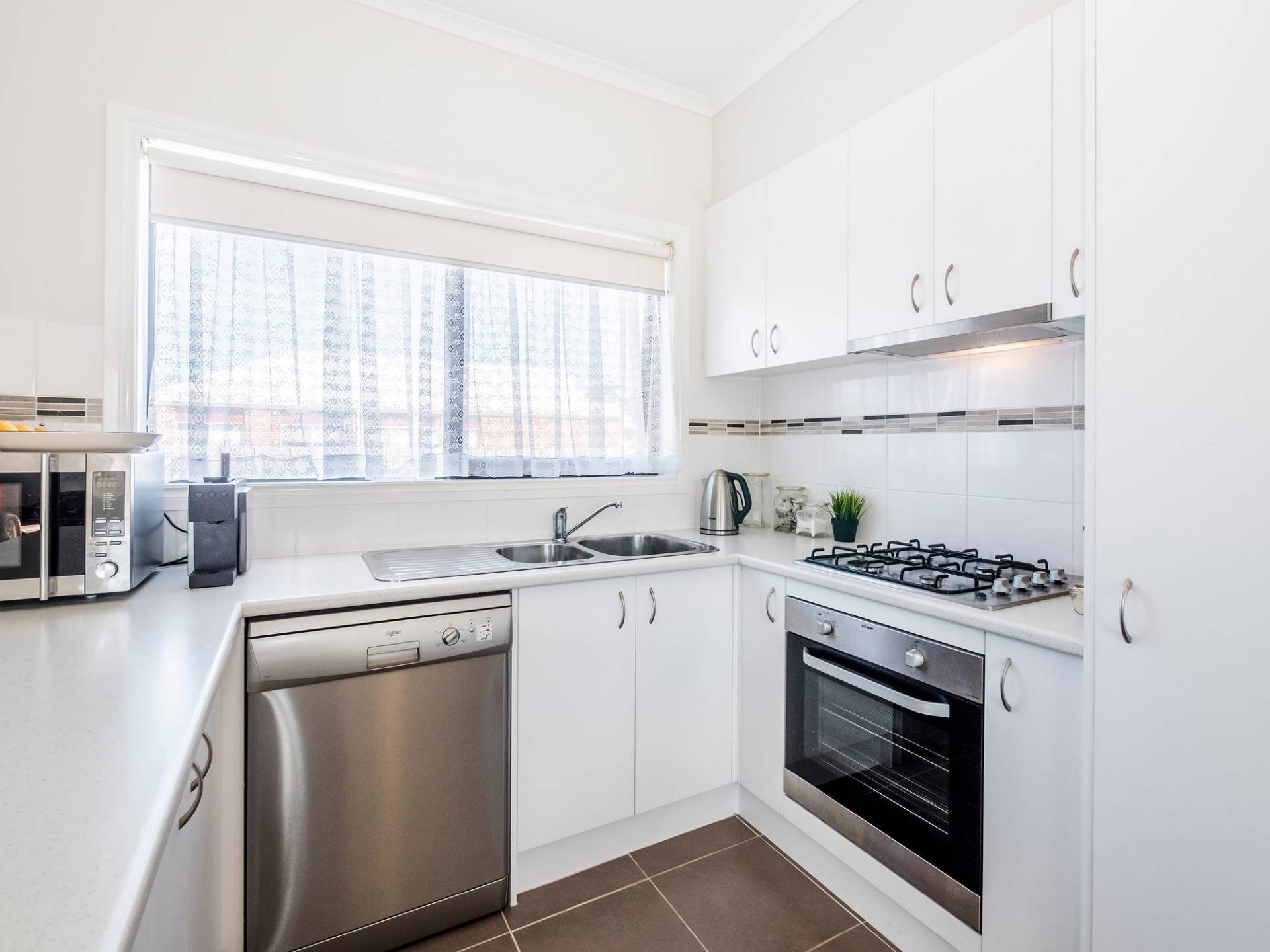 83 Cook Street, Drouin VIC 3818, Drouin - Thumbnail 2
