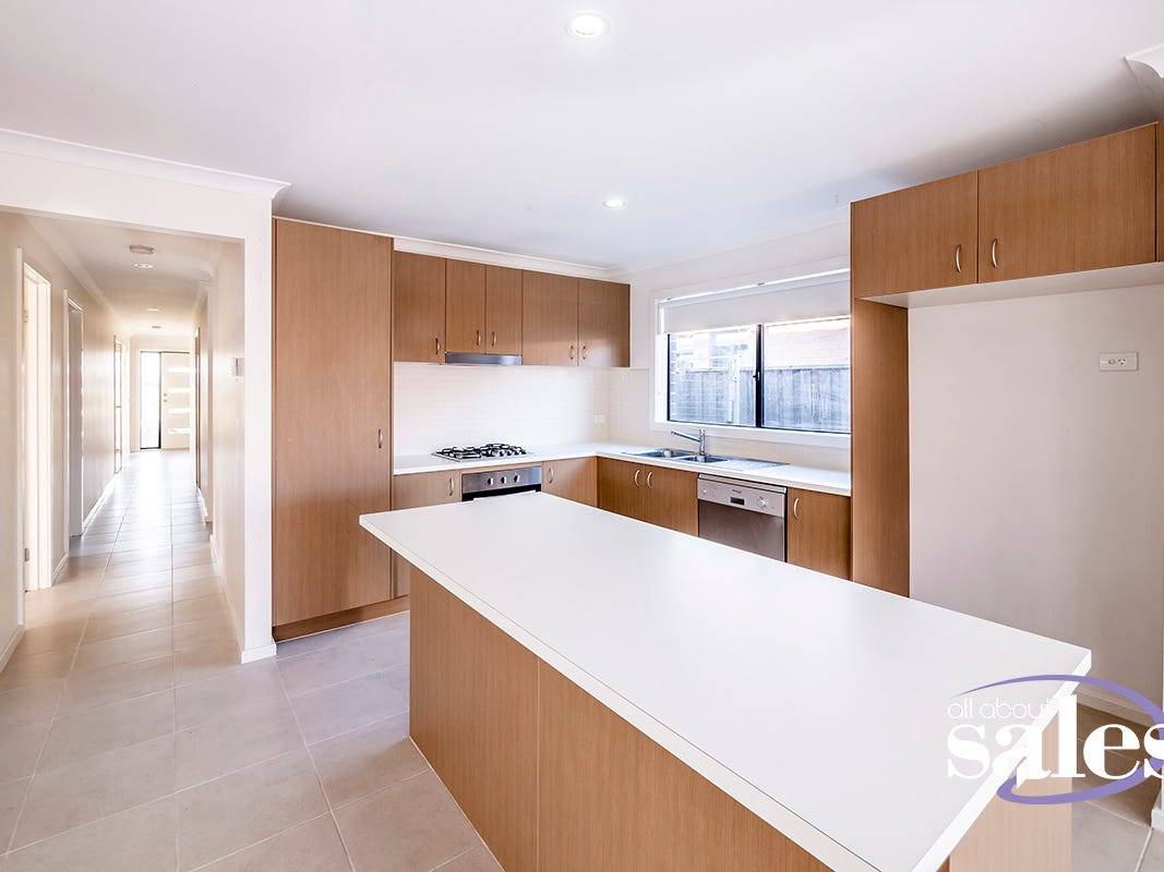 6 Loddon Place, Cranbourne East VIC 3977, Clyde North - Thumbnail 4