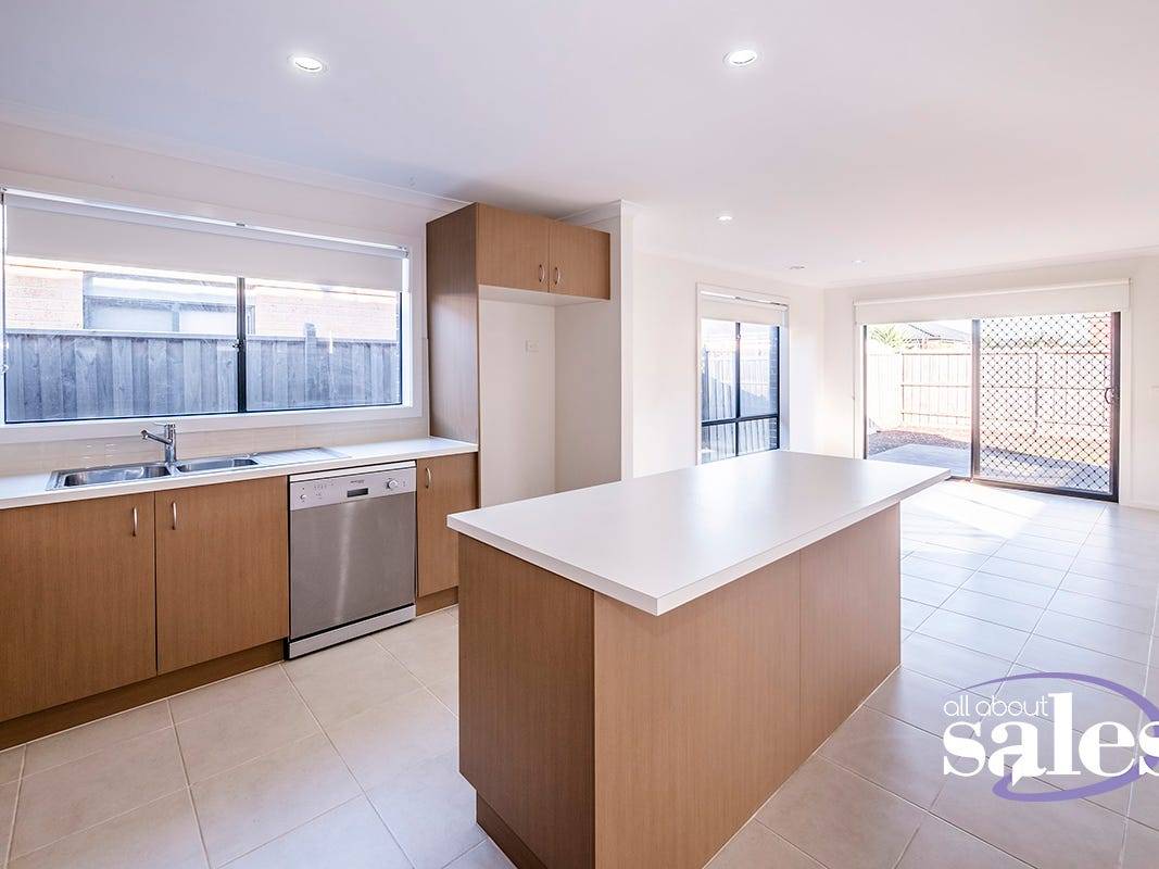 6 Loddon Place, Cranbourne East VIC 3977, Clyde North - Thumbnail 3