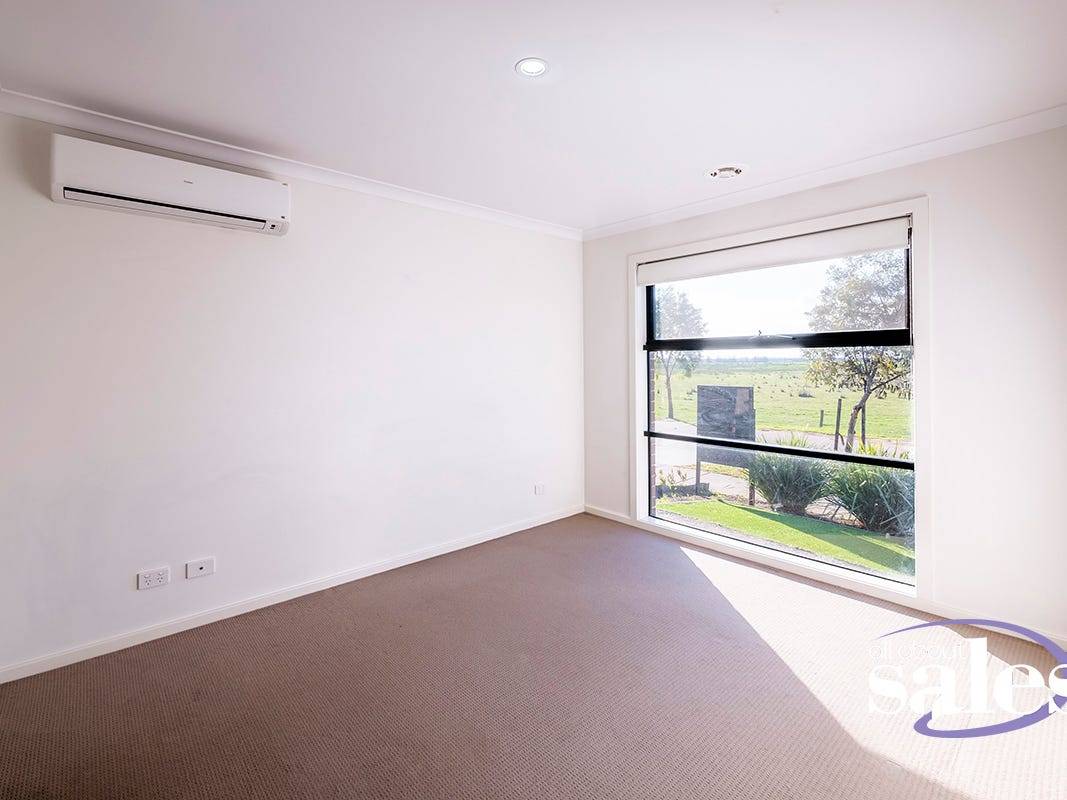 6 Loddon Place, Cranbourne East VIC 3977, Clyde North - Thumbnail 8
