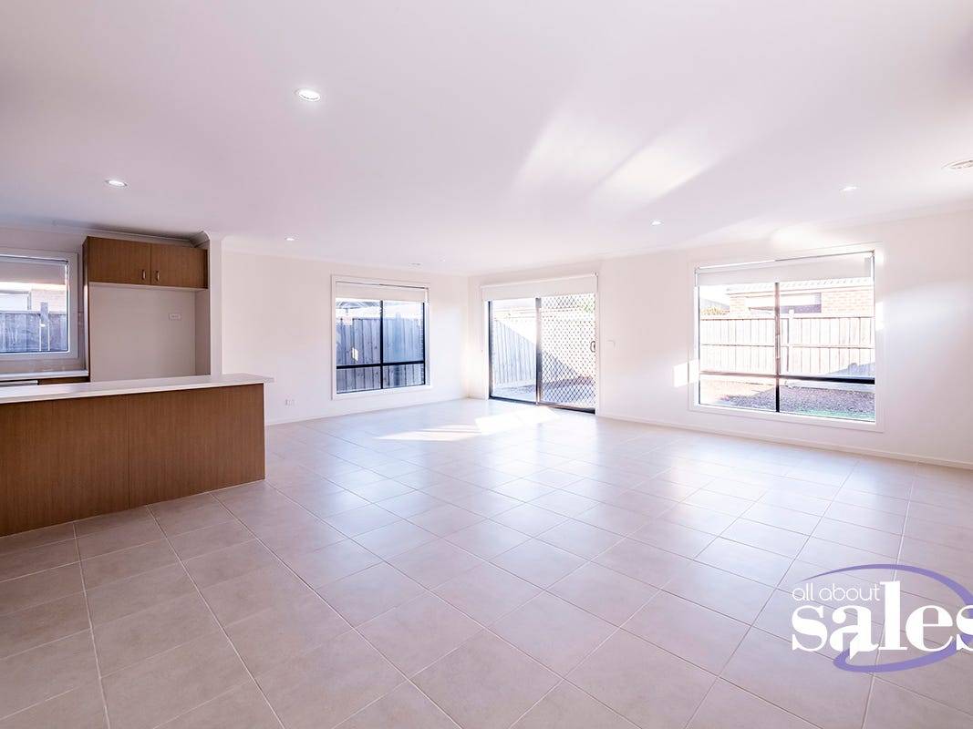 6 Loddon Place, Cranbourne East VIC 3977, Clyde North - Thumbnail 5