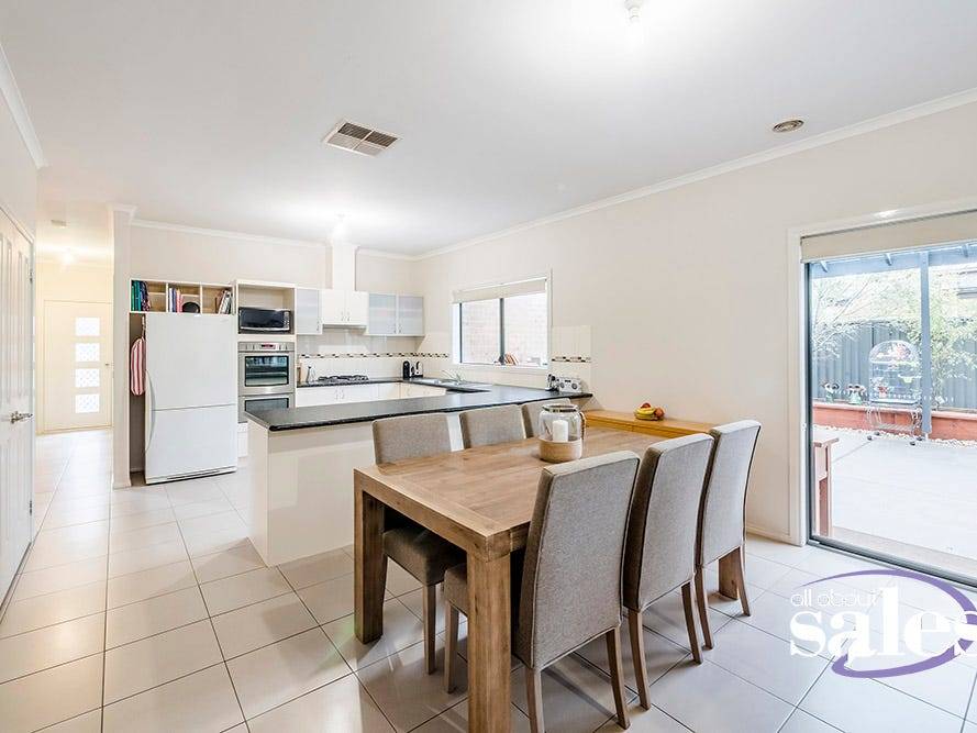 25 Joseph Banks Drive, Pakenham VIC 3810, Pakenham - Thumbnail 3