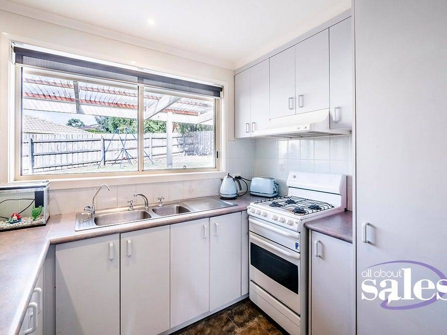 2 Angus Court, Pakenham VIC 3810, Pakenham - Thumbnail 3