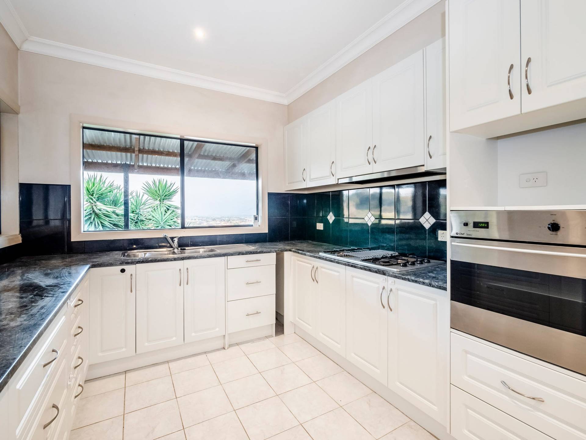 187 Ahern Road, Pakenham VIC 3810, Pakenham - Thumbnail 2