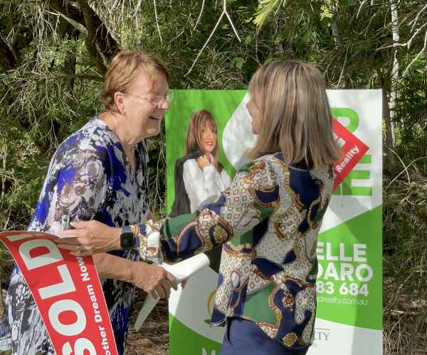 HONEST, TRUSTWORTHY AND FULL COMMITTED TO YOUR SALE? YES SHE DOES EXIST!!!- BURPENGARY NARELLE CORDARO ALL AROUND REALTY