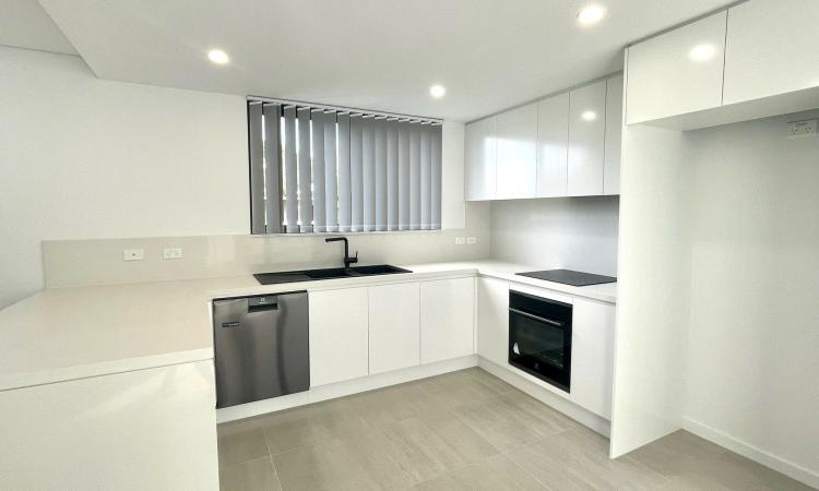 Immaculate Modern Townhouse