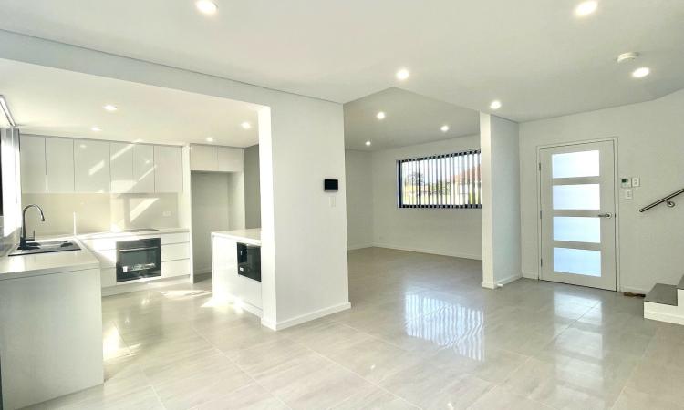 Immaculate Modern Townhouse – House-Sized Living Without the Maintenance!