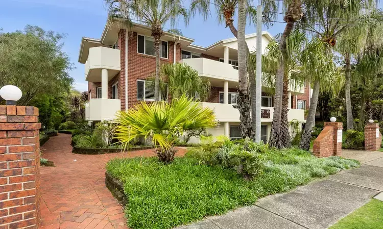 Oversized apartment with a fantastic location!