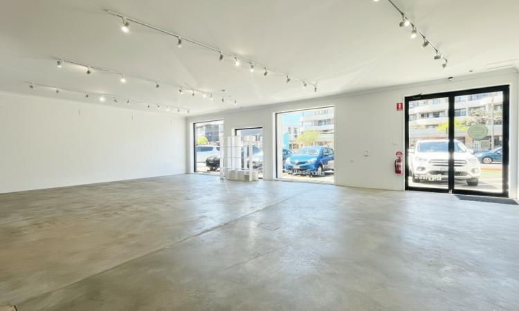 Prime Freehold Retail Showroom – Exceptional Exposure on Pittwater Road