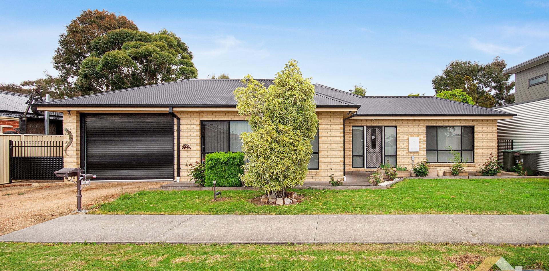 PERFECT FOR FIRST HOME BUYERS, RETIREES OR INVESTORS Ashwood & Associates Real Estate