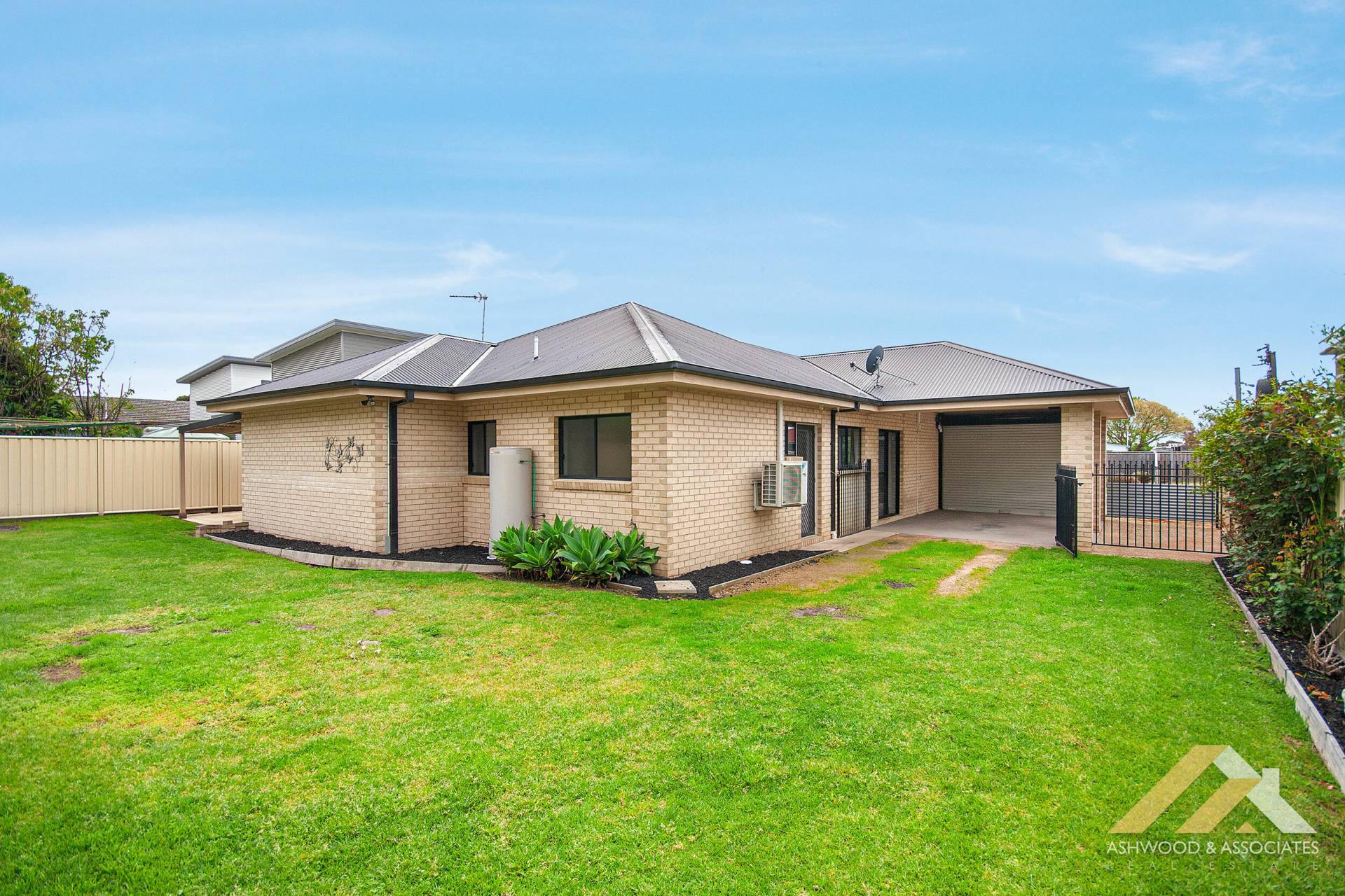 PERFECT FOR FIRST HOME BUYERS, RETIREES OR INVESTORS Ashwood & Associates Real Estate