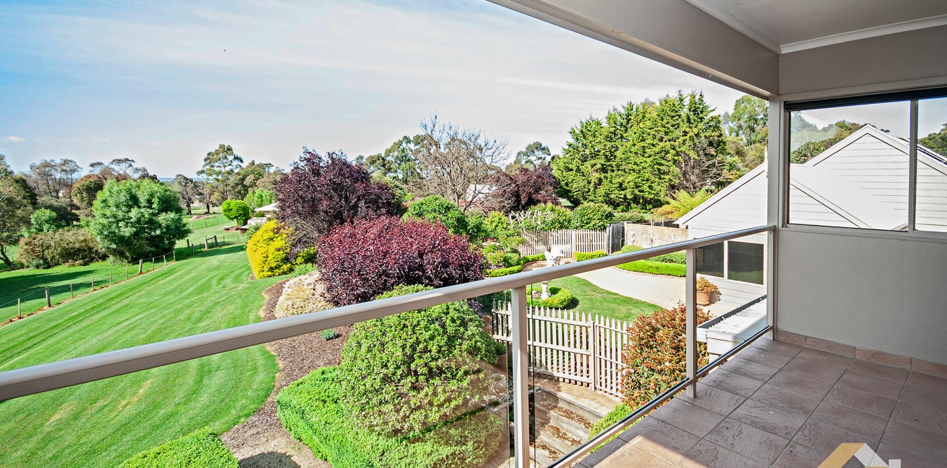 DREAM PROPERTY ON DOYLES Ashwood & Associates Real Estate