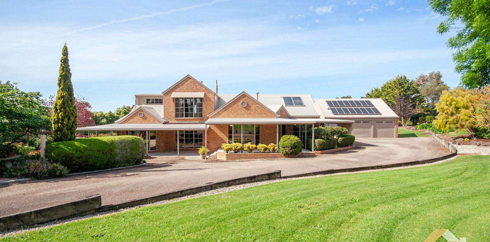 DREAM PROPERTY ON DOYLES Ashwood & Associates Real Estate