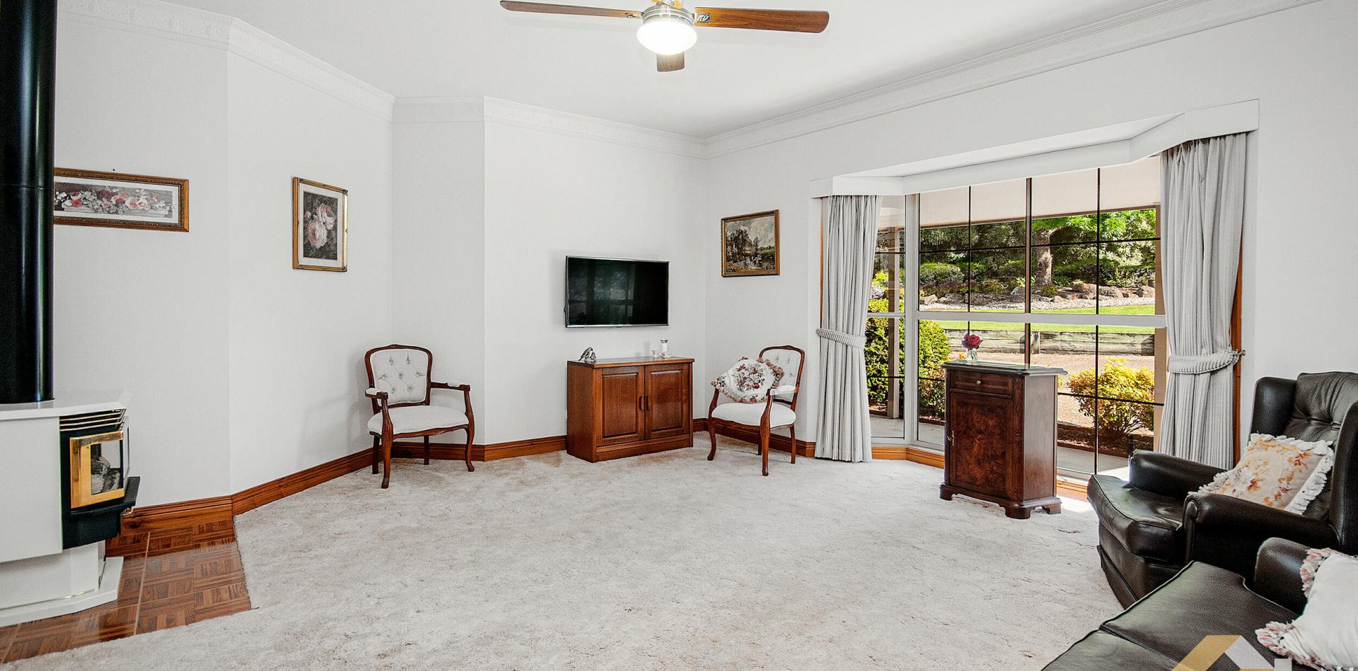 DREAM PROPERTY ON DOYLES Ashwood & Associates Real Estate