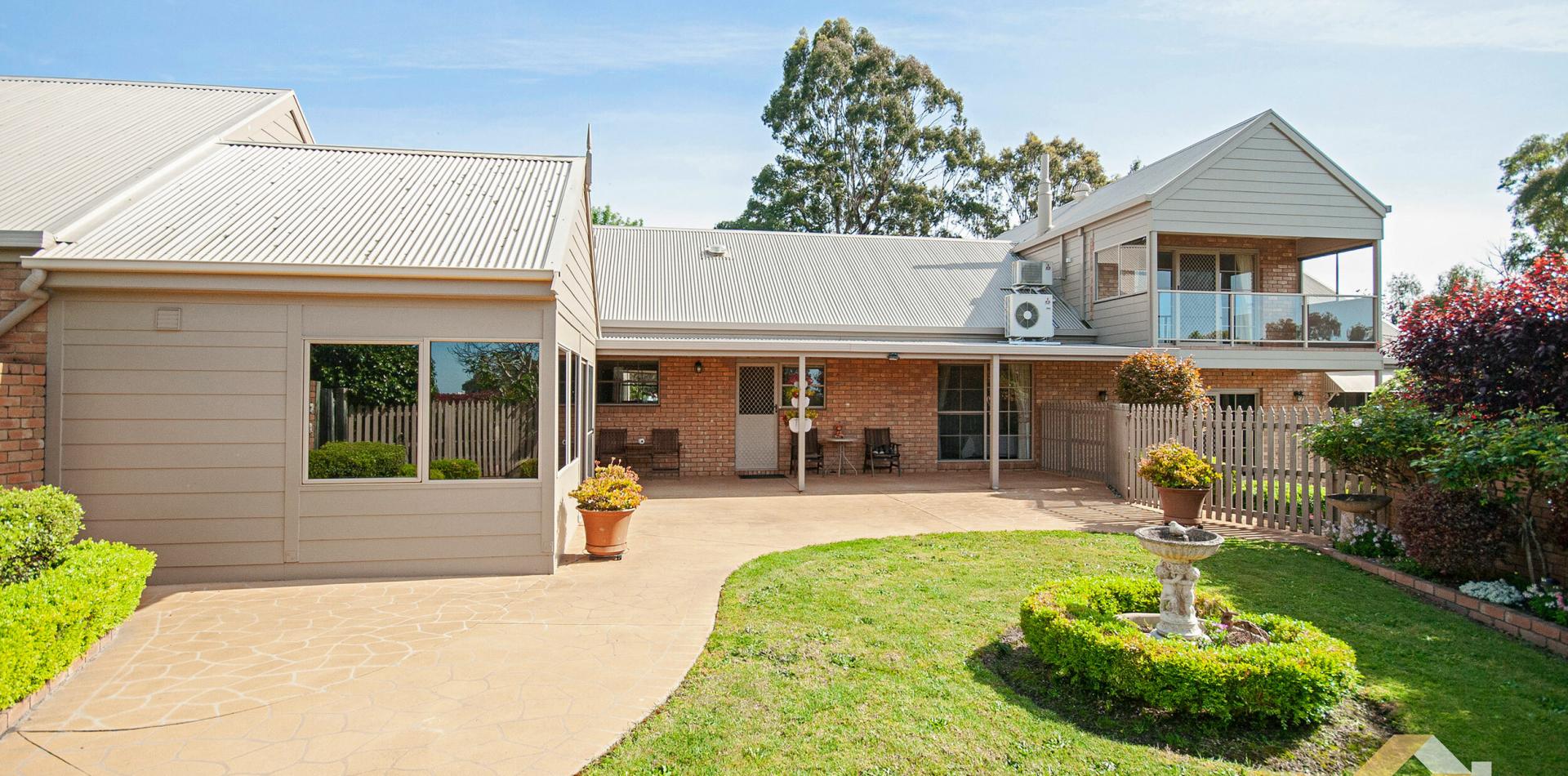 DREAM PROPERTY ON DOYLES Ashwood & Associates Real Estate