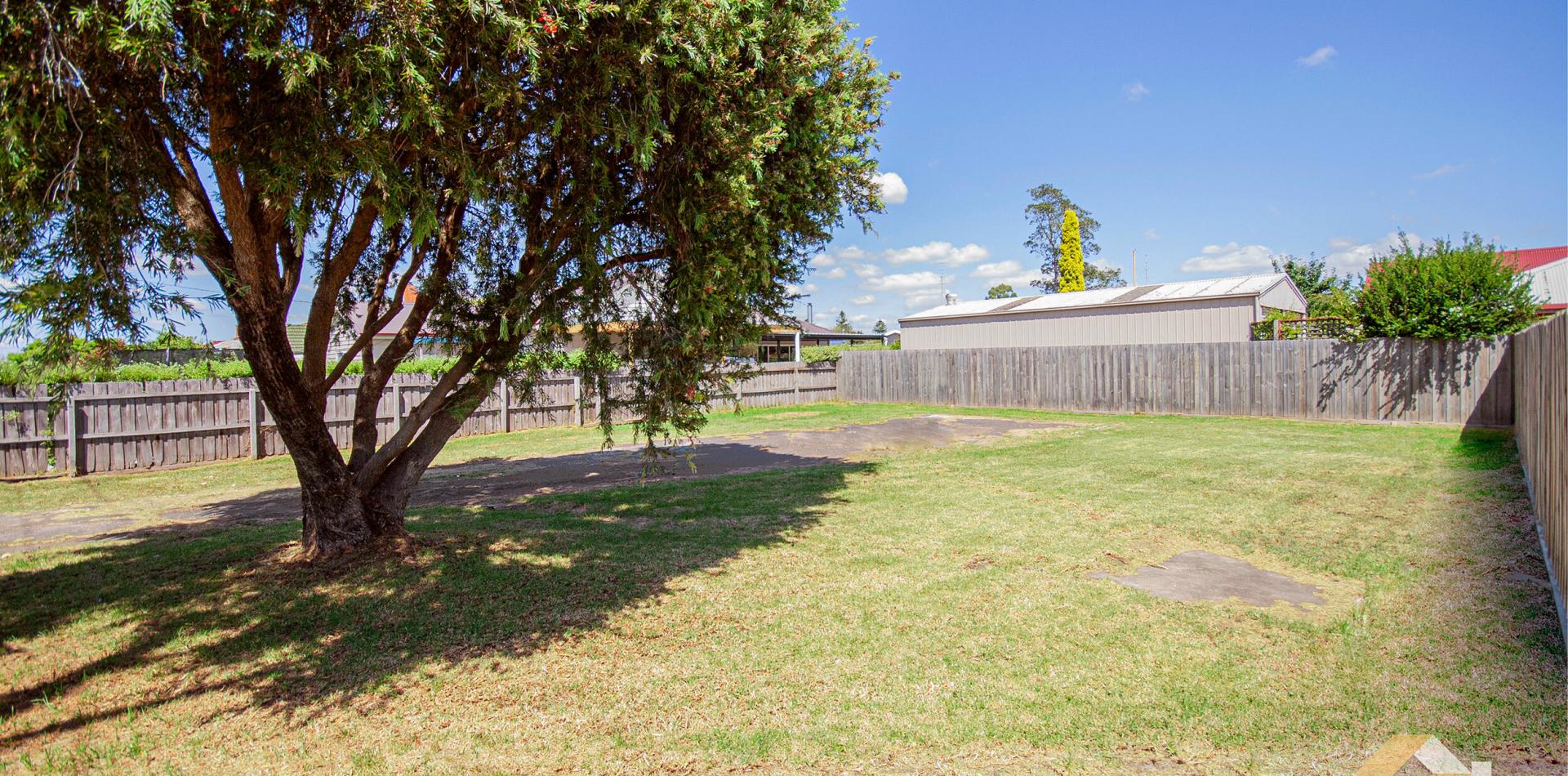 BUILDING BLOCK CLOSE TO TOWN Ashwood & Associates Real Estate