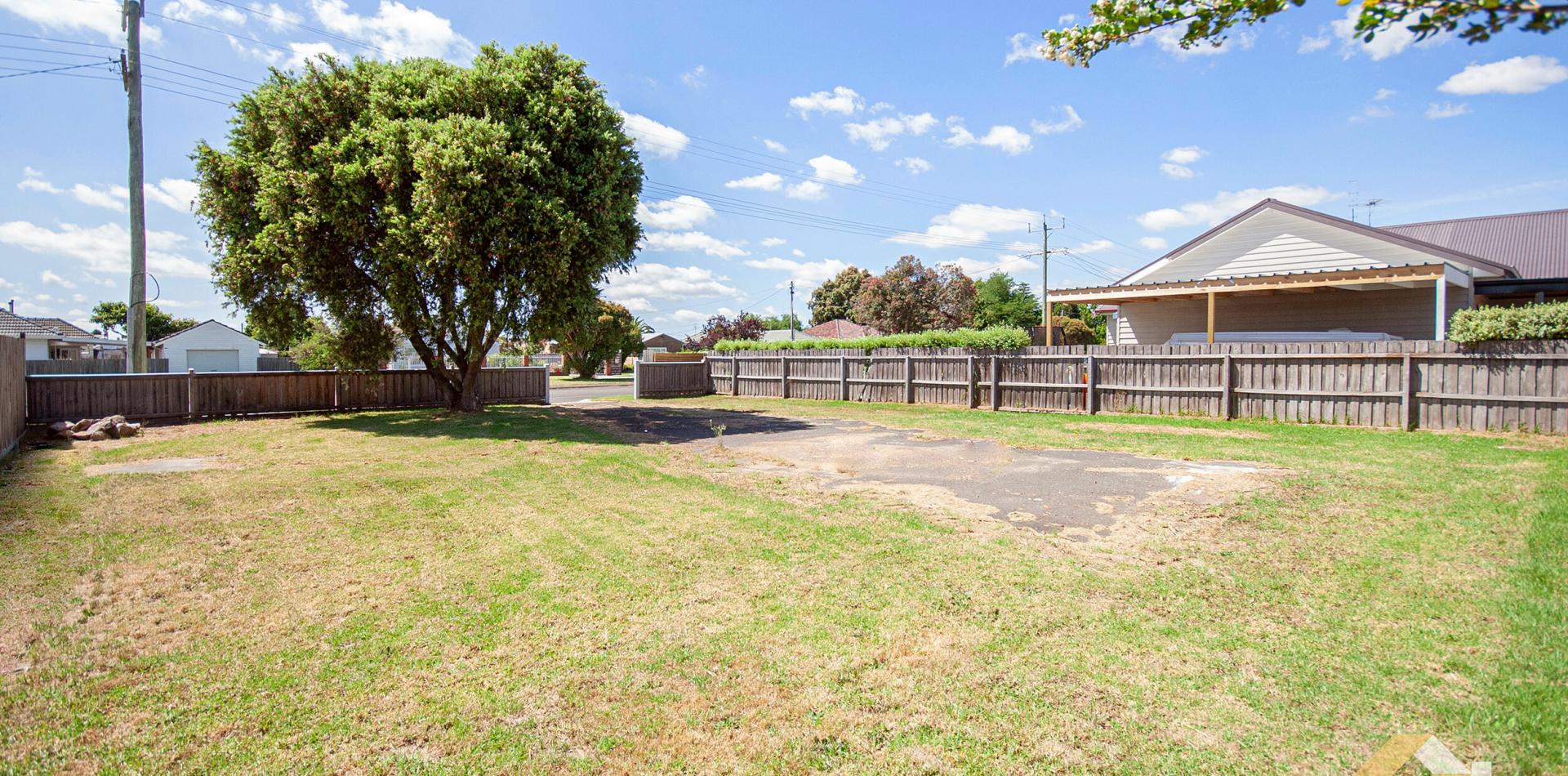 BUILDING BLOCK CLOSE TO TOWN Ashwood & Associates Real Estate