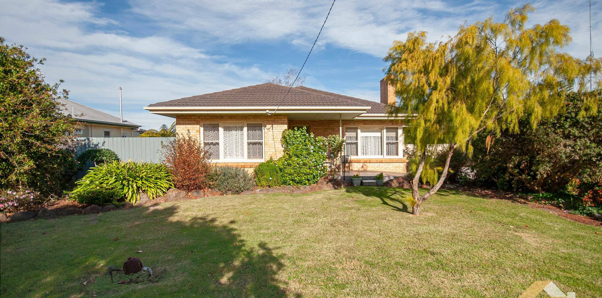 BAIRNSDALE BEAUTY Ashwood & Associates Real Estate