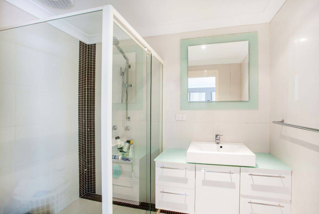 8 Oriana Drive, Mermaid Waters QLD 4218, Mermaid Waters - Thumbnail 3