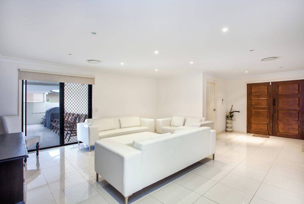 8 Oriana Drive, Mermaid Waters QLD 4218, Mermaid Waters - Thumbnail 4