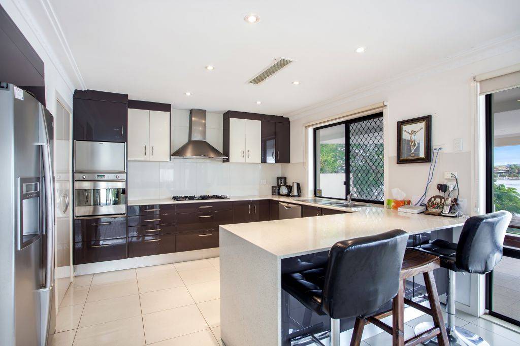 8 Oriana Drive, Mermaid Waters QLD 4218, Mermaid Waters - Thumbnail 5