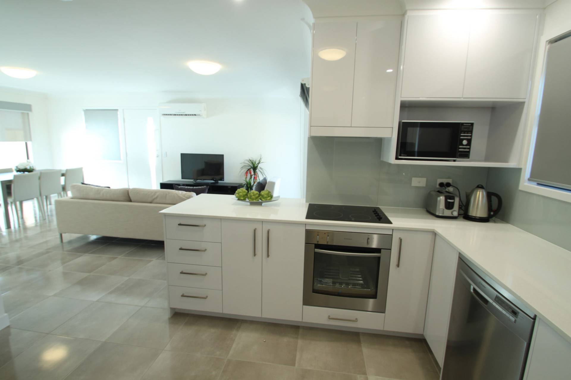 Unit 5, 22 Careel Close, Helensvale QLD 4212, Helensvale - Thumbnail 2