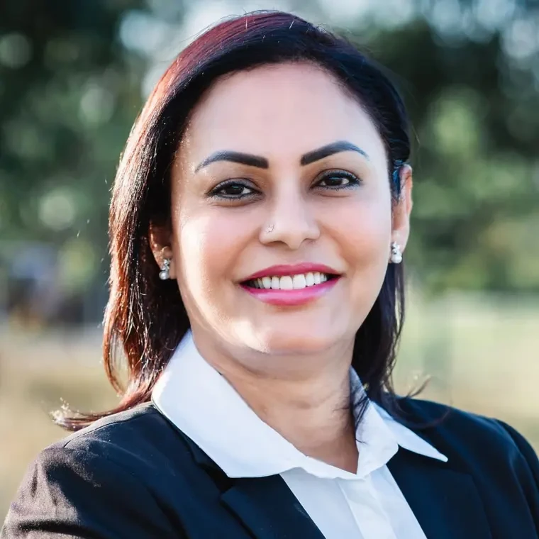 Iswarya Karthik ( Ria)