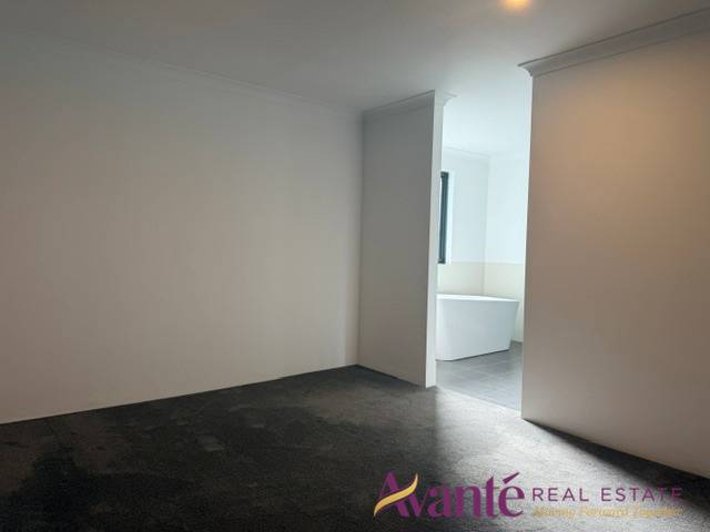 55 Coachwood Avenue, Treeby, Treeby - Thumbnail 3