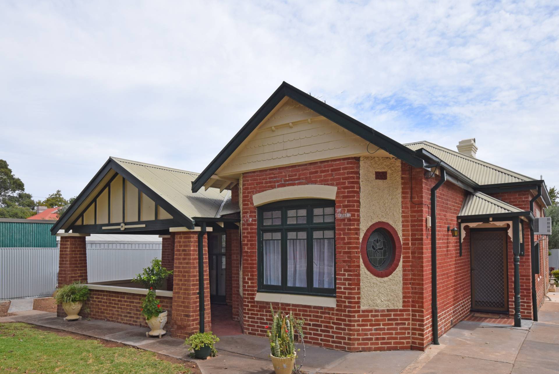 Bailey Property Charming 4Bedroom, 2Bathroom Character Home for