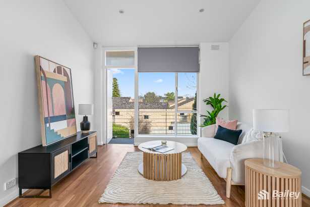 Low Maintenance Unit in a Prime Location