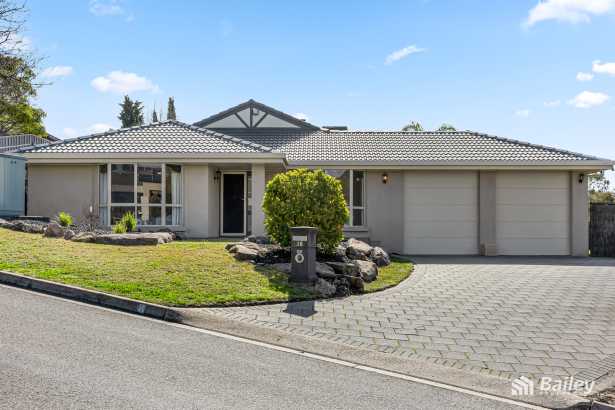 Impeccably Presented Family Home!