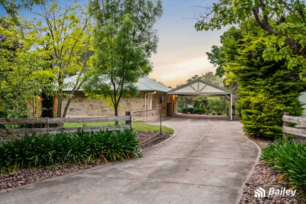 Tranquil Country Living Minutes From The Suburbs 
