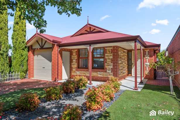 Easy Living In Sought After Location!