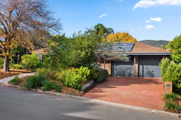 Spacious Family Entertainer in an Unbeatable Location