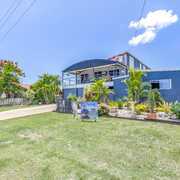 Seller of a House in Qunaba