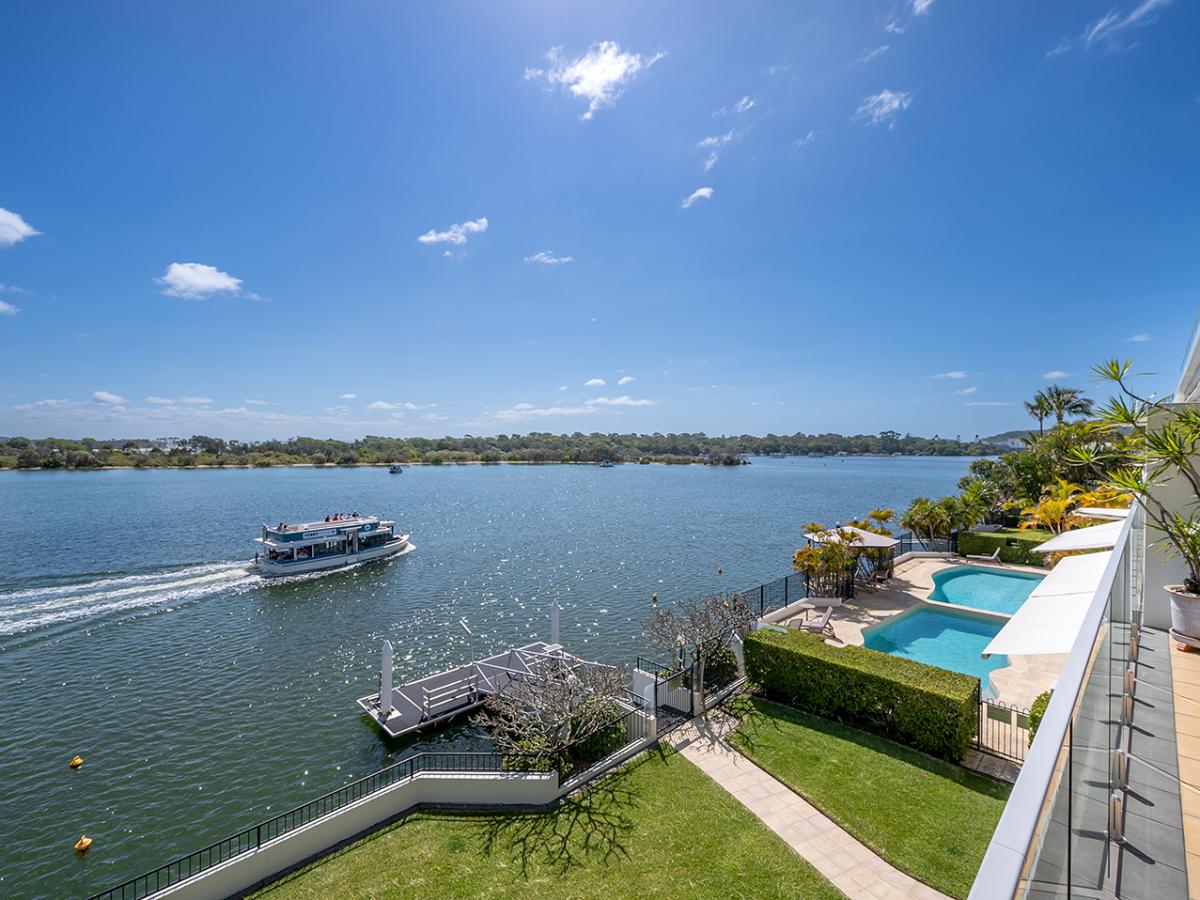 Waterfront Spectacular